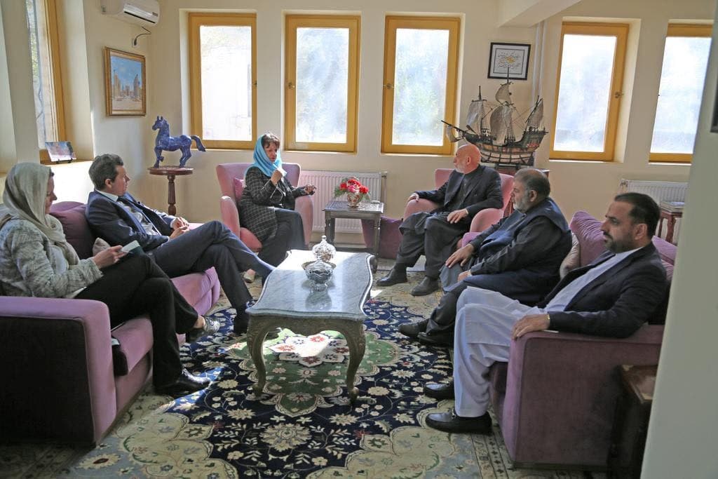 حامد کرزی، رییس جمهور پیشین کشور با خانم دیبورا لاینز نماینده ی خاص سازمان ملل متحد برای افغانستان دیدار کرد - خبرگزاری افغان ایرکا
