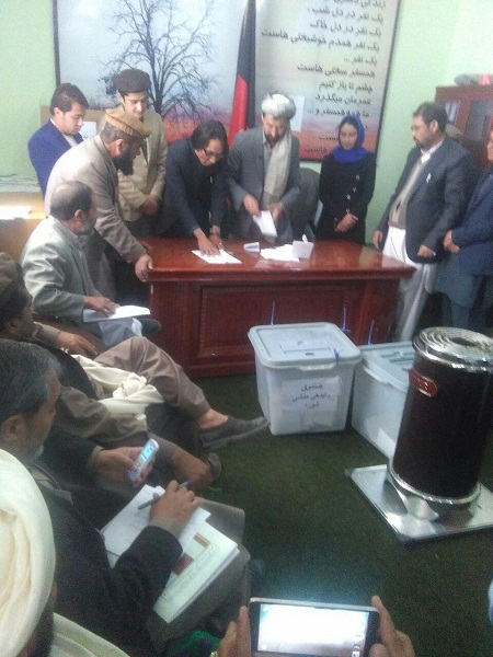 انتخابات شورای ولایتی غزنی پس از تنش فیزیکی میان نمایندگان برگزار شد - خبرگزاری افغان ایرکا