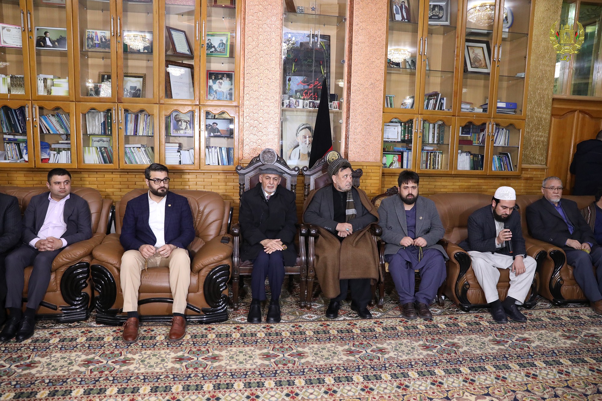 رئیس جمهور غنی با حاجی محمد محقق ابراز غمشریکی و همدردی نمود - تصویر سوم خبر