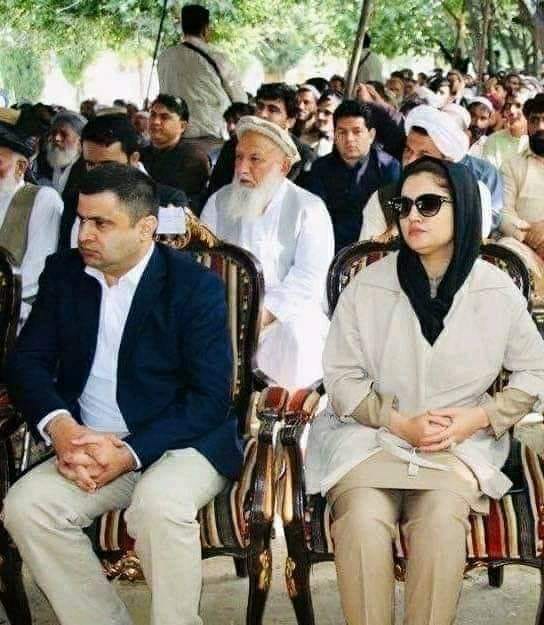 جایگاه حاجی فضلی بلند است و یا پارلمان؟ - تصویر دوم خبر