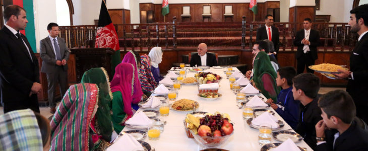 رئیس جمهور و رولا غنی در ضیافتی با کودکان ایتام دیدار کردند - خبرگزاری افغان ایرکا