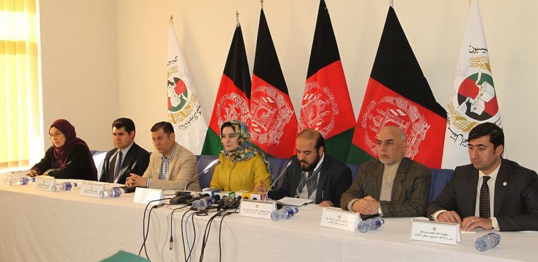 کمیسیون انتخابات با توزیع تذکره های ورقی ثبت نام رأی دهنده گان را آغاز می کند - خبرگزاری افغان ایرکا