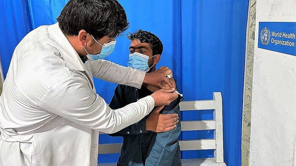 سازمان جهانی صحت: تاکنون 4.1 میلیون نفر در افغانستان در برابر کرونا واکسینه شده اند - خبرگزاری افغان ایرکا
