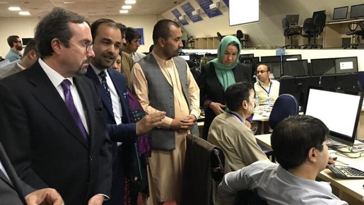 مداخله در روند انتخابات؛ ابراز نگرانی در مورد حضور متواتر سفرا و دیپلمات های امریکا و انگلیس در کمیسیون انتخابات - خبرگزاری افغان ایرکا