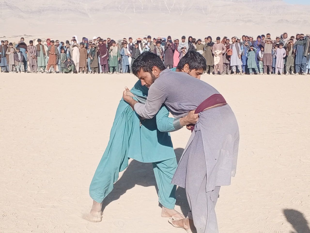 مسابقه کشتی رستمی در ولسوالی کجران دایکندی با استقبال پرشور برگزار شد 