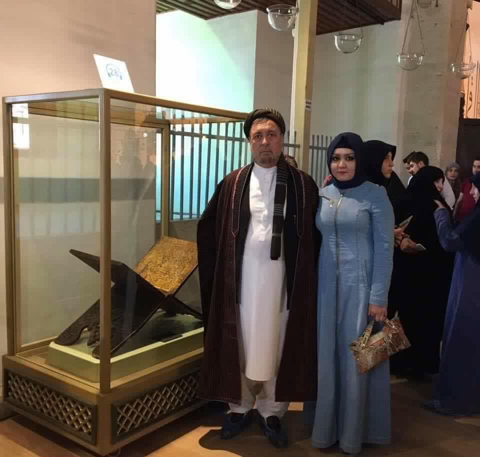 واکنش رهبر حزب وحدت به انتقاد کاربران صفحات اجتماعی در مورد پوشش همسرش - خبرگزاری افغان ایرکا