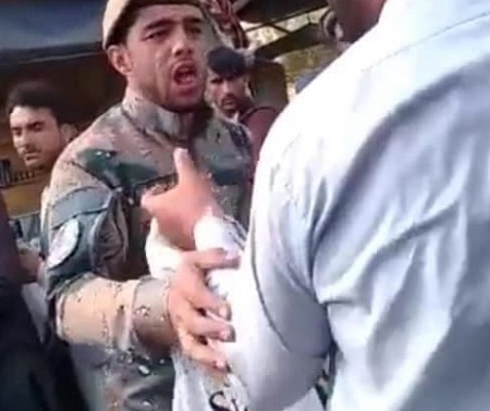  بازداشت سربازی که در کمیساری تورخم، افراد را لت و کوب کرده بود - خبرگزاری افغان ایرکا