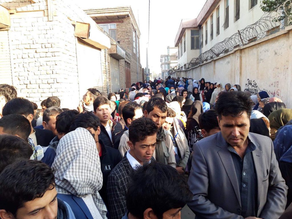 انتقادهای گسترده از دیربازشدن شماری از مراکز رای دهی در انتخابات پارلمانی کشور - خبرگزاری افغان ایرکا