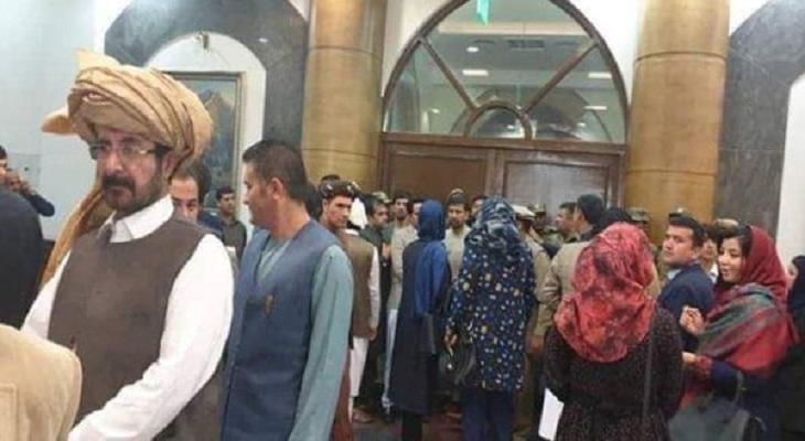 ادامه تنش در مجلس برای سومین روز متوالی؛ معترضان دروازه ها را شکستند  - خبرگزاری افغان ایرکا