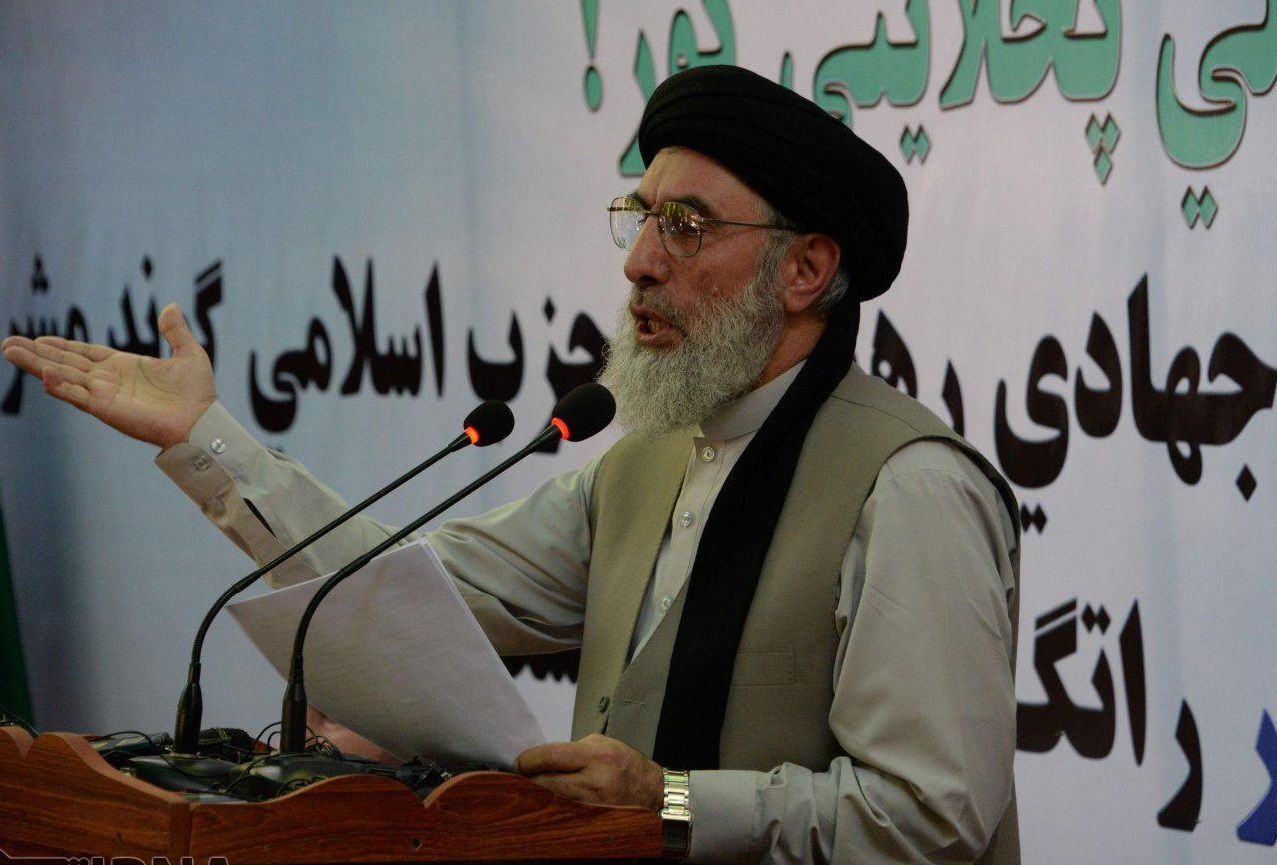 سخنرانی «گلبدین حکمتیار » جنگ سالار و نخست وزیر سابق افغانستان در گردهمایی ولایت لغمان - تصویر دوم خبر