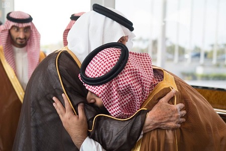 تکفیری ها بوسیدن کتف شاهزاده سعودی را جایز، ولی بوسیدن قبر پیامبر (ص) را شرک می دانند - خبرگزاری افغان ایرکا