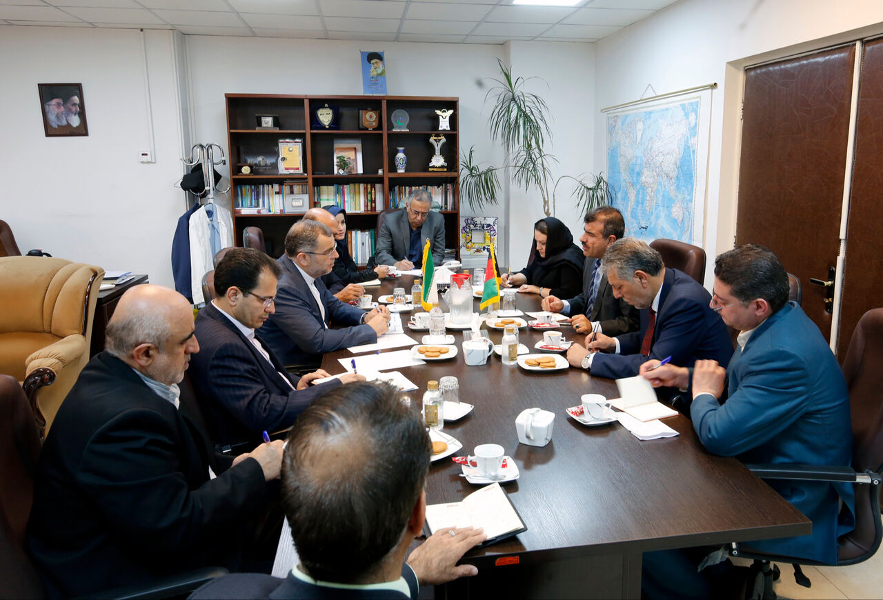 تعیین تکلیف وضعیت کودکان کار و خیابانی اتباع افغانستانی در ایران بررسی شد - خبرگزاری افغان ایرکا