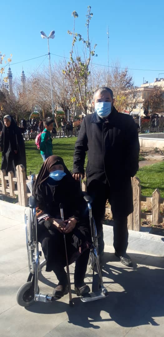 دبیر کل حزب رفاه ملی افغانستان در روز میلاد ام ابیها به دیدار مادرش رفت - تصویر دوم خبر