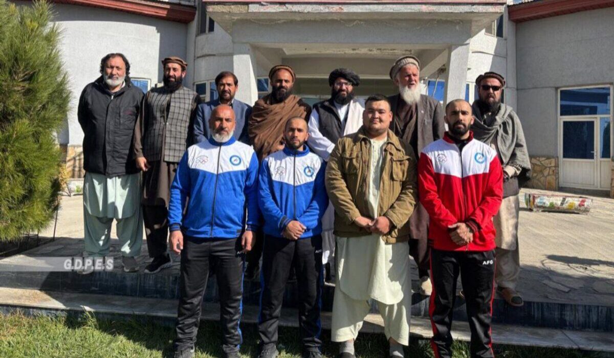 تیم چهارنفری وزنه برداری کشور به تهران رفت