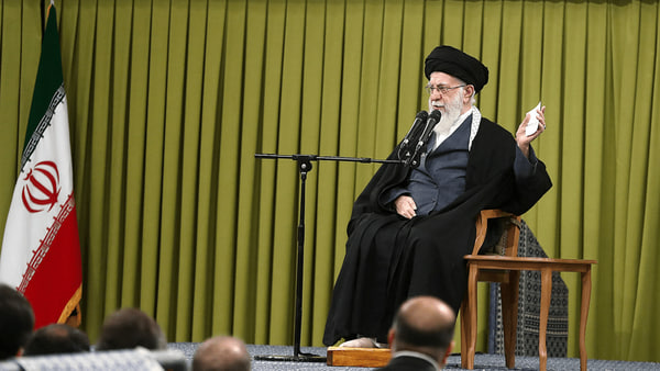 رهبر انقلاب اسلامی: آمریکا بداند اگر این دفعه جنگی راه بیندازد، این جنگ، جنگ منطقه ای خواهد بود رهبر انقلاب اسلامی: آمریکا بداند اگر این دفعه جنگی راه بیندازد، این جنگ، جنگ منطقه ای خواهد بود