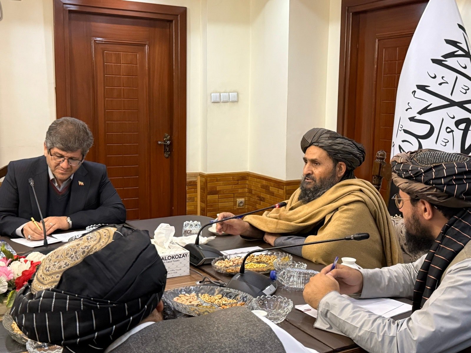 تأکید ملا برادر بر اجرای فوری اتصال ریلی با ایران