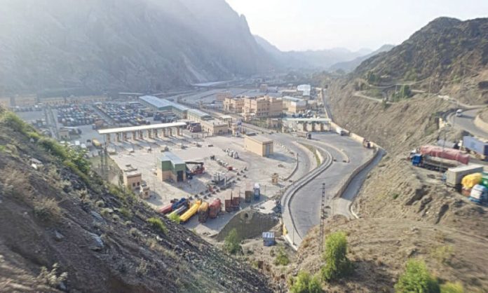 تجارت حدود 14 میلیاردی افغانستان در سال 2024؛ کاهش صادرات، افزایش واردات