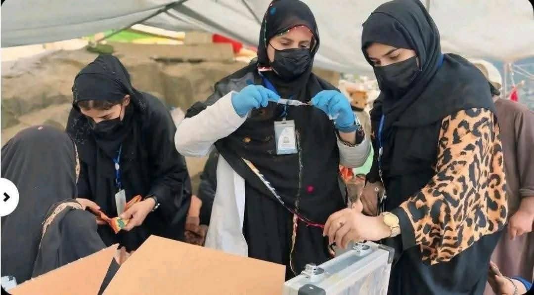 واکنش طالبان به انتقادها؛ انتشار تصاویر از حضور امدادگران زن در مناطق زلزله زده - تصویر دوم خبر