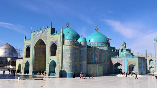 جهنده بالا، بیرق نوروزی مزارشریف در آیین نوروز؛ امسال طالبان اجازه برگزاری ندادند! - تصویر دوم خبر