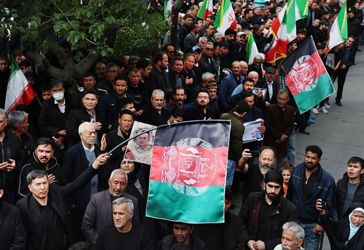 پیکر 12 نفر از شهدای افغانستانی حملات اخیر به افغانستان منتقل شدند