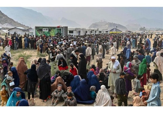 اخراج بی سابقه مهاجران افغان از پاکستان؛ صلیب سرخ: افغانستان آماده پذیرش این موج نیست