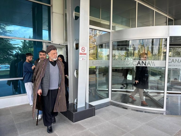 محمد محقق پس از موفقیت آمیز بودن عمل جراحی از بیمارستان مرخص شد  محمد محقق پس از موفقیت آمیز بودن عمل جراحی از بیمارستان مرخص شد