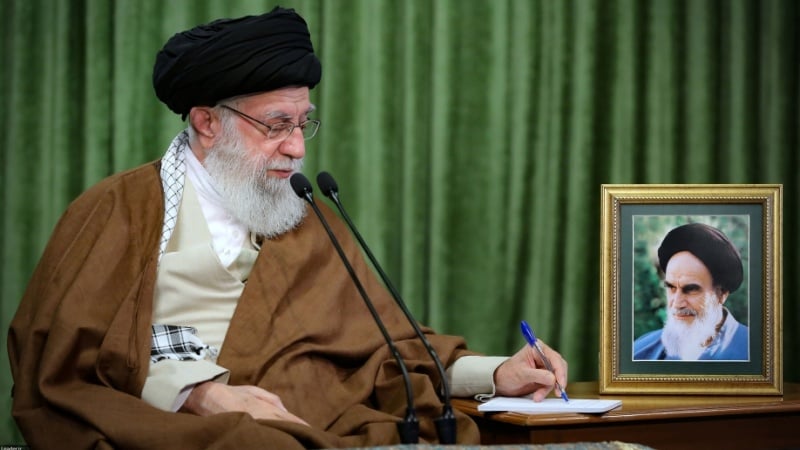  پرچمداری مقابله با نظام سلطه علت آشفتگی زورگویان است؛ هسته ای بهانه است