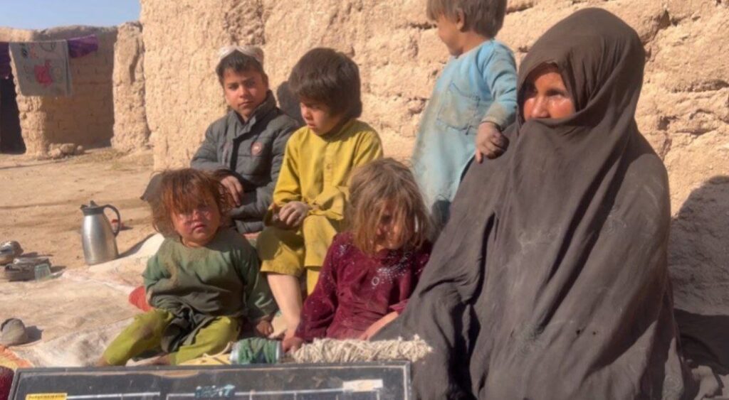 مهاجران برگشته: توان سیر کردن شکم کودکان مان را نداریم