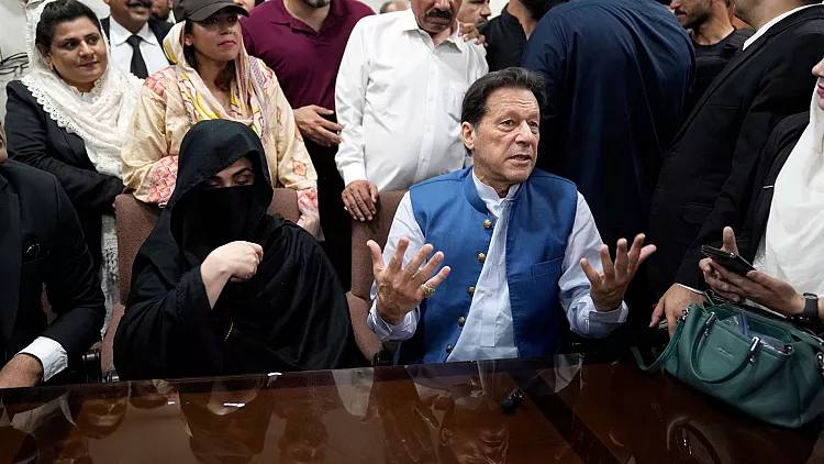 عمران خان و همسرش به 14 سال زندان محکوم شدند - خبرگزاری افغان ایرکا