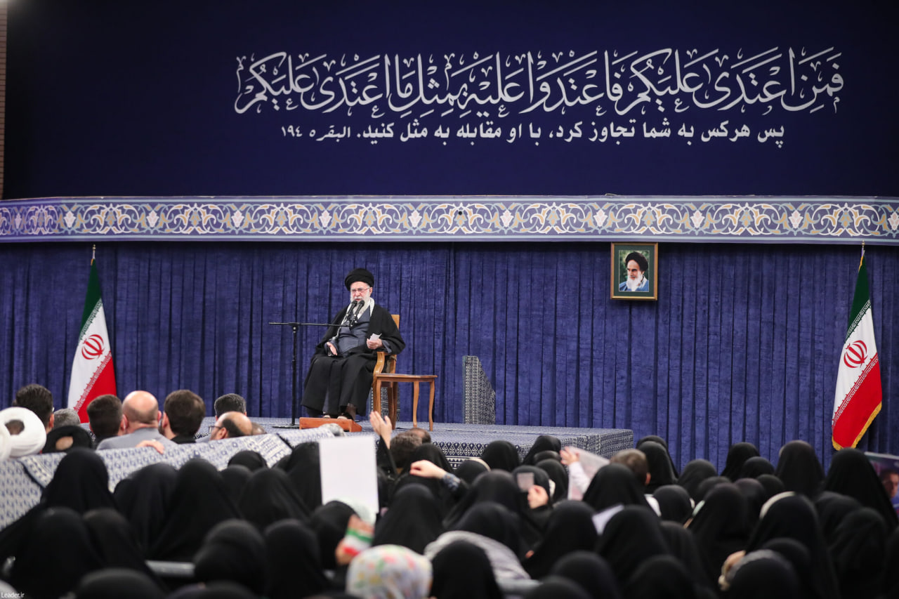 رهبر انقلاب اسلامی: خطرناک تر از ناو، سلاحی است که آن را به قعر دریا می فرستد رهبر انقلاب اسلامی: خطرناک تر از ناو، سلاحی است که آن را به قعر دریا می فرستد