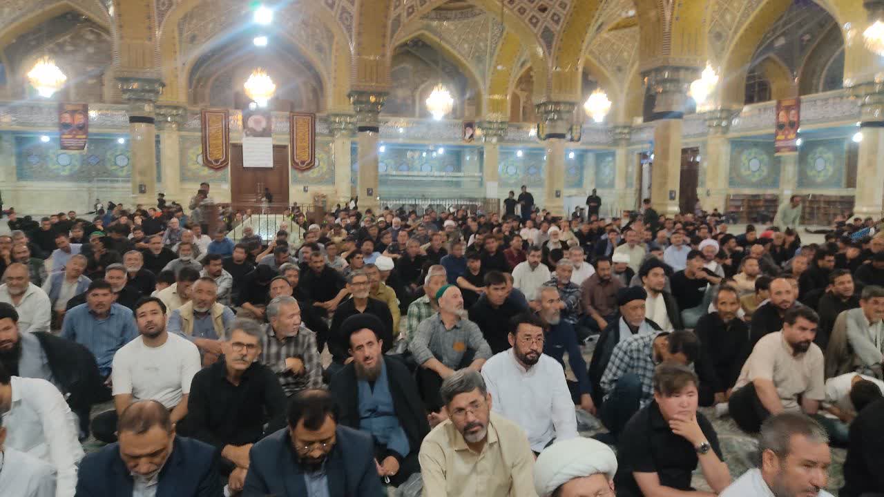 بزرگداشت رهبر شهید انقلاب اسلامی در قم؛ تأکید مهاجران افغانستانی بر وحدت و مقابله با استکبار