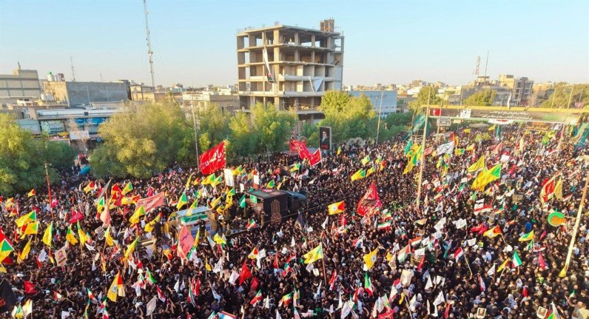 تشییع پیکر رهبر شهید ایران از نجف تا کربلا