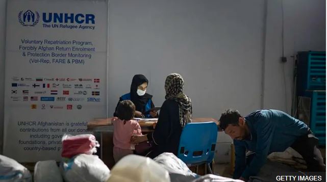 طالبان مانع کار زنان در مرز اسلام قلعه شد؛ سازمان ملل فعالیتش را متوقف کرد