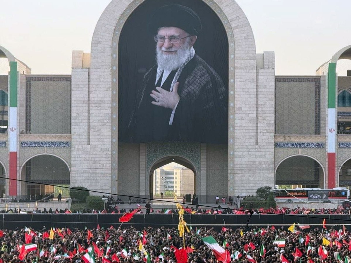 بدرقه رهبر شهید انقلاب اسلامی؛ درهای مصلای تهران به روی میلیونها سوگوار گشوده شد