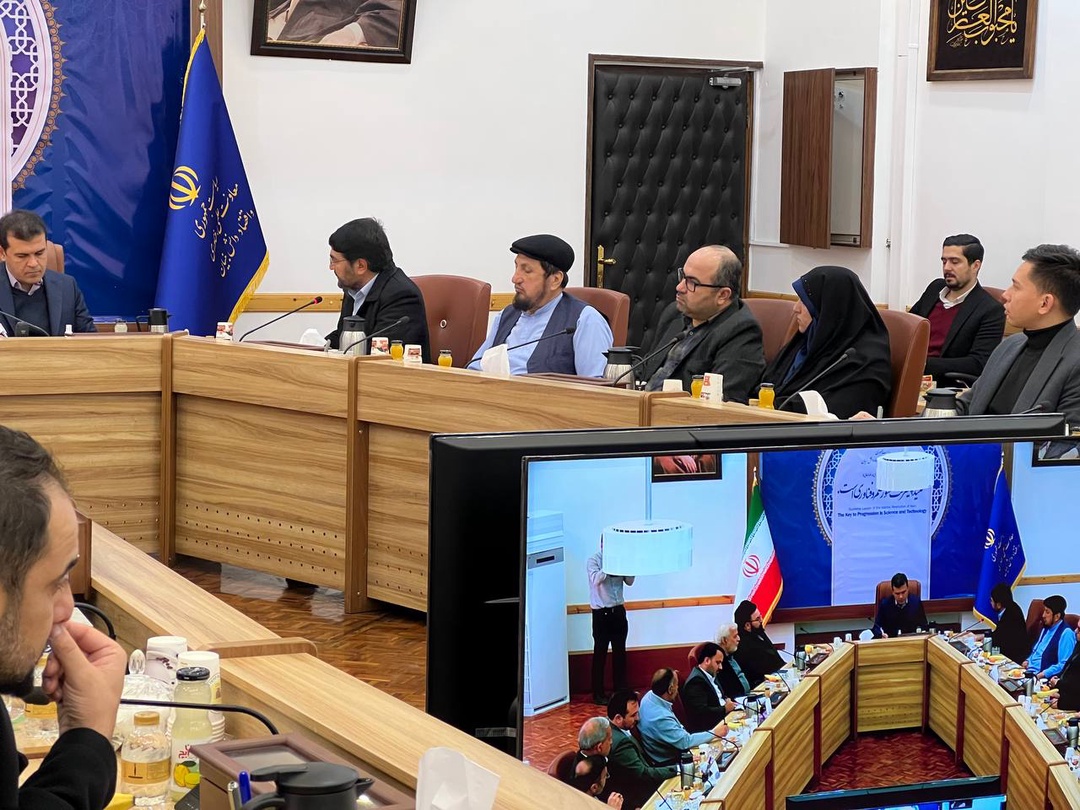 معاون رییس جمهور ایران با نخبگان مهاجر افغانستانی دیدار کرد - تصویر دوم خبر