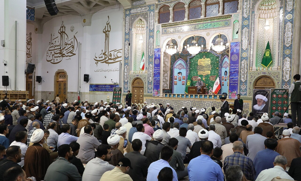 با حضور علما و فضلا؛ مراسم بزرگداشت آیت الله العظمی فیاض از سوی رهبر انقلاب اسلامی در حرم مطهر بانوی کرامت برگزار شد