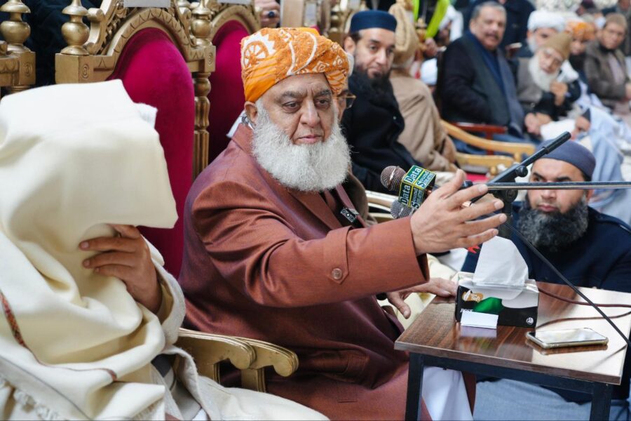 انتقاد فضل الرحمان به سیاست های مرزی پاکستان: حکومت وجود ندارد؛ انار نمی آید، اما تروریست می آید