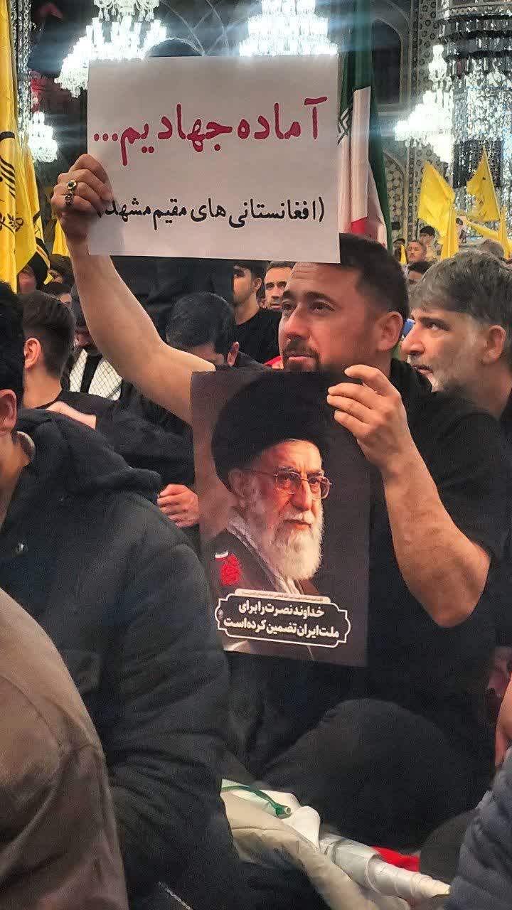 تجمع مهاجران افغانستانی درحرم مطهر رضوی و ابراز همدردی با مردم ایران - گالری تصاویر خبر