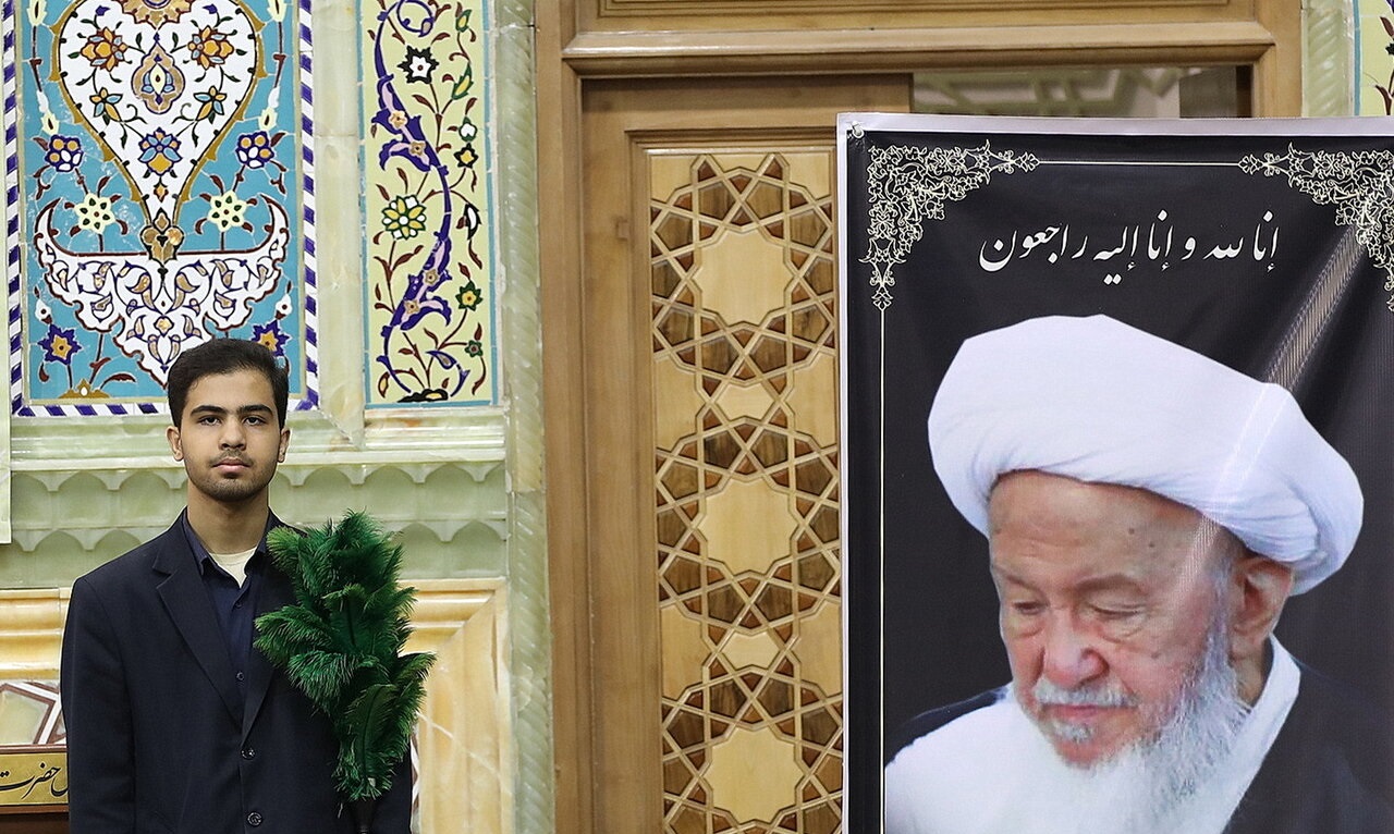 با حضور علما و فضلا؛ مراسم بزرگداشت آیت الله العظمی فیاض از سوی رهبر انقلاب اسلامی در حرم مطهر بانوی کرامت برگزار شد - گالری تصاویر خبر