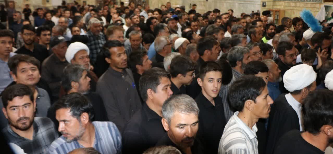 بزرگداشت رهبر شهید انقلاب اسلامی در قم؛ تأکید مهاجران افغانستانی بر وحدت و مقابله با استکبار - گالری تصاویر خبر