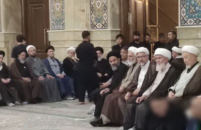 بزرگداشت رهبر شهید انقلاب اسلامی در قم؛ تأکید مهاجران افغانستانی بر وحدت و مقابله با استکبار - گالری تصاویر خبر