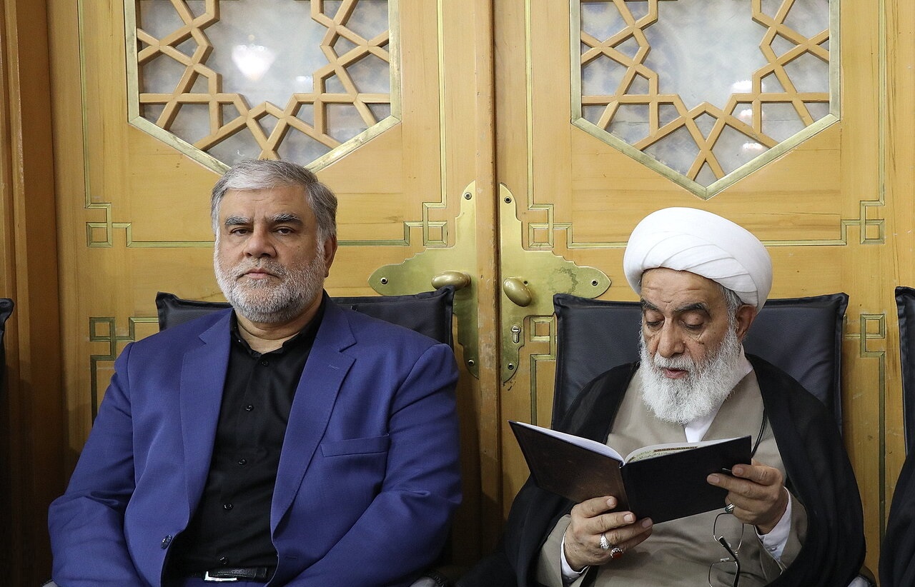 با حضور علما و فضلا؛ مراسم بزرگداشت آیت الله العظمی فیاض از سوی رهبر انقلاب اسلامی در حرم مطهر بانوی کرامت برگزار شد - گالری تصاویر خبر