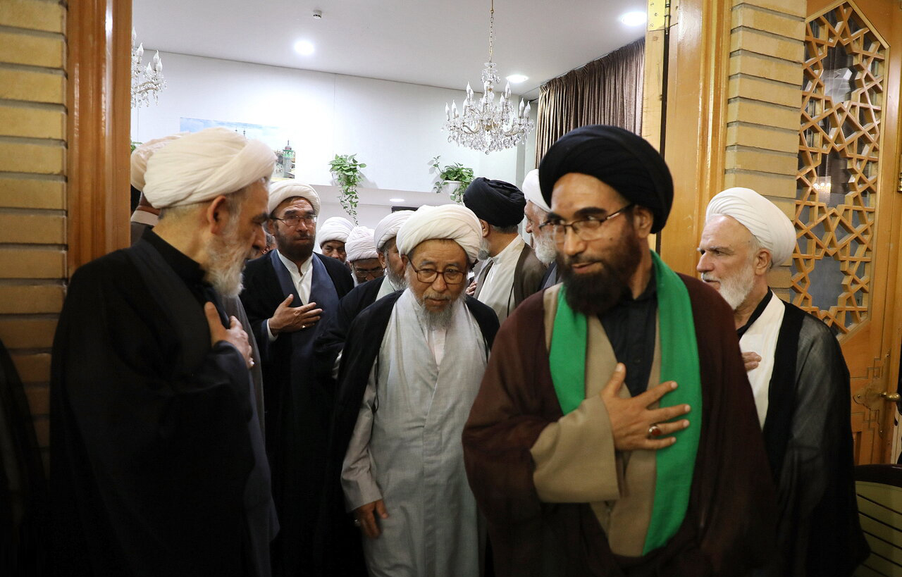 با حضور علما و فضلا؛ مراسم بزرگداشت آیت الله العظمی فیاض از سوی رهبر انقلاب اسلامی در حرم مطهر بانوی کرامت برگزار شد - گالری تصاویر خبر