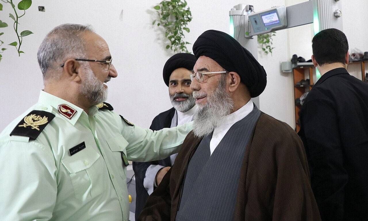 با حضور علما و فضلا؛ مراسم بزرگداشت آیت الله العظمی فیاض از سوی رهبر انقلاب اسلامی در حرم مطهر بانوی کرامت برگزار شد - گالری تصاویر خبر