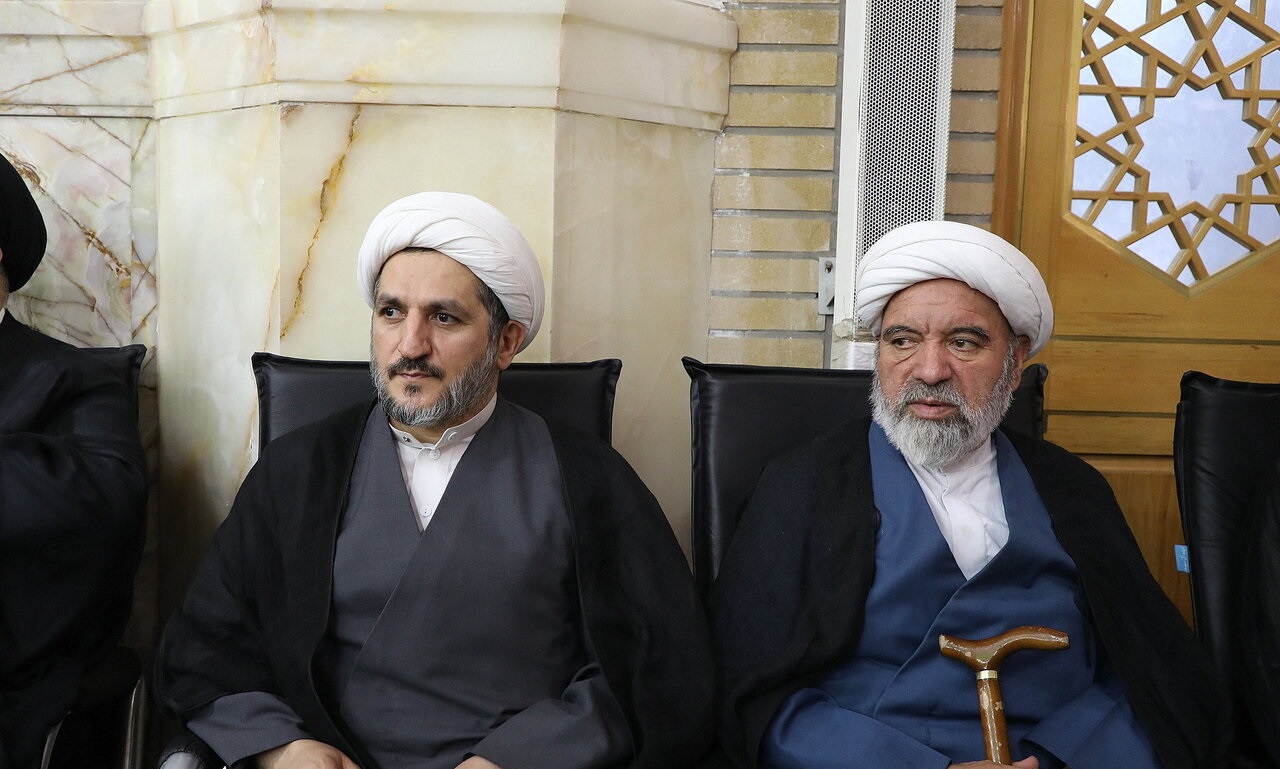 با حضور علما و فضلا؛ مراسم بزرگداشت آیت الله العظمی فیاض از سوی رهبر انقلاب اسلامی در حرم مطهر بانوی کرامت برگزار شد - گالری تصاویر خبر