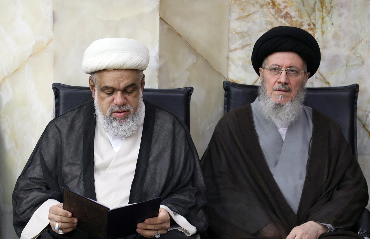 با حضور علما و فضلا؛ مراسم بزرگداشت آیت الله العظمی فیاض از سوی رهبر انقلاب اسلامی در حرم مطهر بانوی کرامت برگزار شد - گالری تصاویر خبر