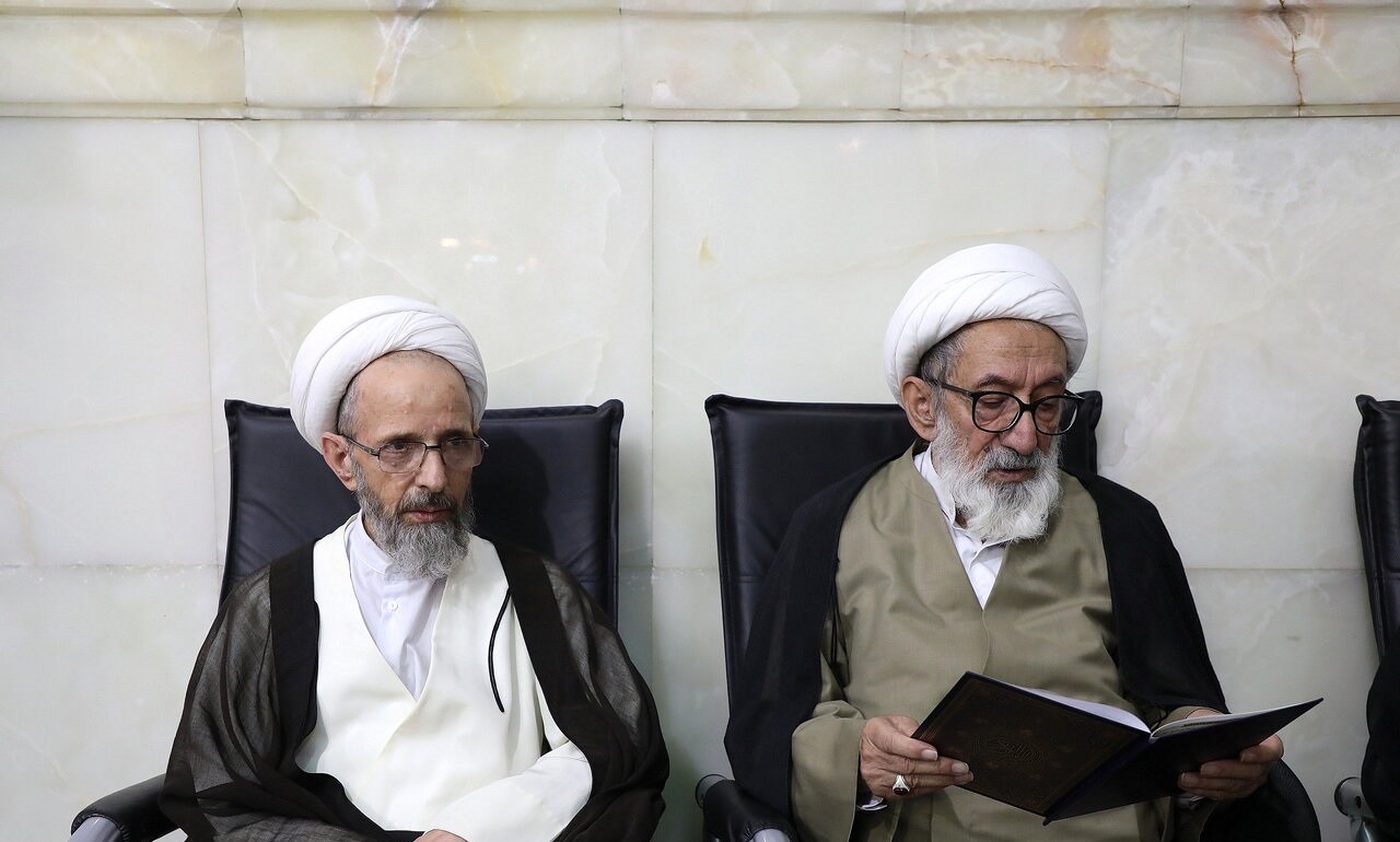 با حضور علما و فضلا؛ مراسم بزرگداشت آیت الله العظمی فیاض از سوی رهبر انقلاب اسلامی در حرم مطهر بانوی کرامت برگزار شد - گالری تصاویر خبر