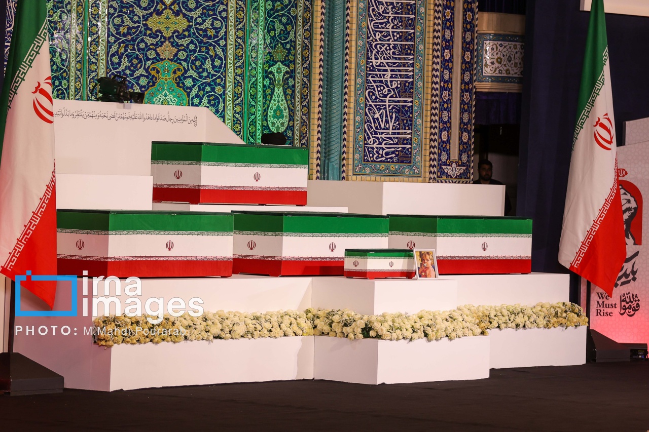 تصاویر آغاز مراسم ادای احترام به رهبر شهید انقلاب در تهران - گالری تصاویر خبر