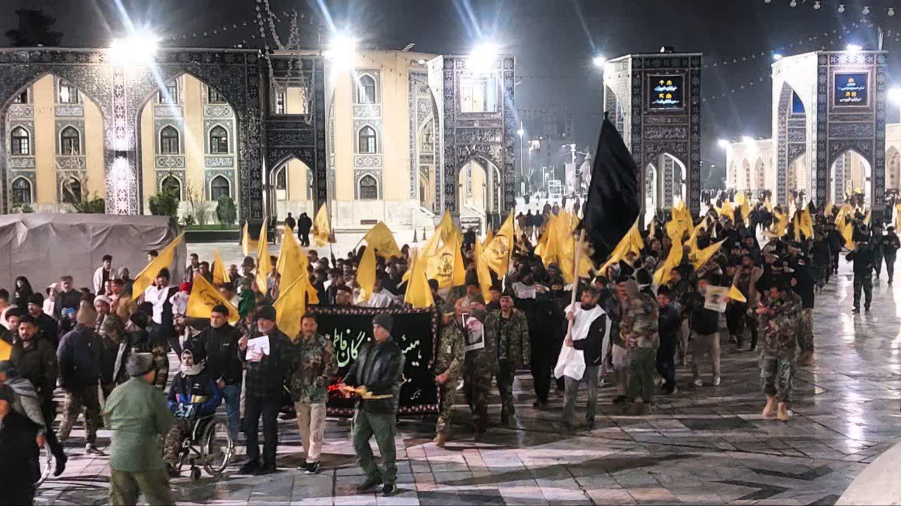 تجمع مهاجران افغانستانی درحرم مطهر رضوی و ابراز همدردی با مردم ایران - گالری تصاویر خبر