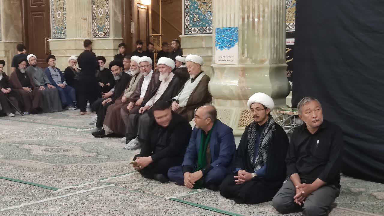 بزرگداشت رهبر شهید انقلاب اسلامی در قم؛ تأکید مهاجران افغانستانی بر وحدت و مقابله با استکبار - گالری تصاویر خبر